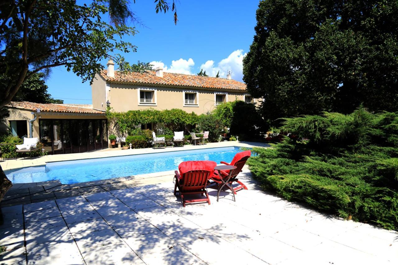 Maison D'Hotes "Les Ecuries Du Mas" Lamanon Exterior photo